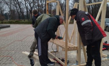 28 ноября в Городском парке Мариуполя состоялось торжественное мероприятие, посвященное открытию арт-объектов и созданию местного отделения Общероссийской организации «Городские реновации» на территории города Мариуполя.