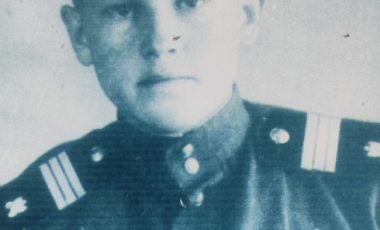 Ширяев Владимир Иванович – выпускник 1956 г., канд. технических наук, доцент, зав. кафедрой механического оборудования заводов черной металлургии, солдат 221-й стрелковой дивизии, освобождавшей Мариуполь