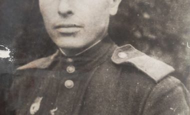 Кузнецов М. Г. – выпускник ММИ, участвовал в боях на Юго-Западном, Сталинградском, 2 –м Прибалтийском фронтах. Награжден орденом Красной звезды