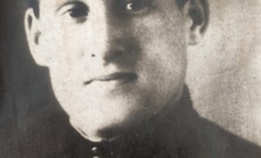 Молонов Гений Давыдович – выпускник 1951 г., канд. технических наук, доцент, зав. кафедрой металлургии стали, проректор по учебной работе, награжден 2-мя орденами Красной Звезды, 2-мя орденами Отечественной войны и 8 медалями