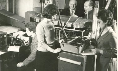 Ректор Калошин в лаборатории энергетики 1957 г.