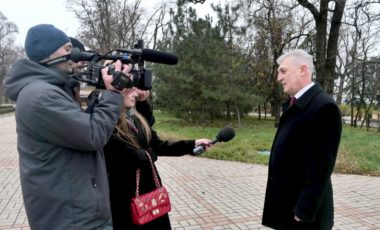 28 ноября в Городском парке Мариуполя состоялось торжественное мероприятие, посвященное открытию арт-объектов и созданию местного отделения Общероссийской организации «Городские реновации» на территории города Мариуполя.