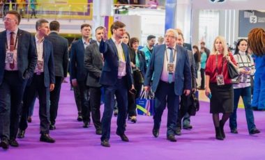 Конгресс собрал более 700 проректоров со всей России, представителей федеральных органов исполнительной власти, Росмолодёжи, аппаратов полномочных представителей Президента России в федеральных округах.