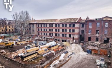 Начался монтаж оконных блоков в первом корпусе ПГТУ