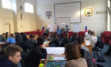 В рамках конкурса тактического урбанизма в сфере развития территорий "Твоё пространство" и запуска Регионального отделения Общероссийской организации "Городские реновации" команды ребят подготовили и презентовали свои проекты в сфере урбанистики.