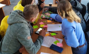 В рамках конкурса тактического урбанизма в сфере развития территорий "Твоё пространство" и запуска Регионального отделения Общероссийской организации "Городские реновации" команды ребят подготовили и презентовали свои проекты в сфере урбанистики.