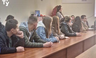 В стенах Приазовского государственного технического университета состоялась презентационная встреча студентов ПГТУ и МГУ им. А. Куинджи с амбассадором Арт-кластера «Таврида» Екатериной Семеновой