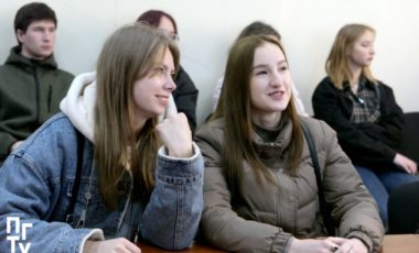 В стенах Приазовского государственного технического университета состоялась презентационная встреча студентов ПГТУ и МГУ им. А. Куинджи с амбассадором Арт-кластера «Таврида» Екатериной Семеновой