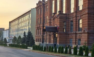 Приазовский государственный технический университет получил оборудование для организации Инжинирингового центра. Проводится комплекс работ по подготовке к монтажу техники новейшего образца.