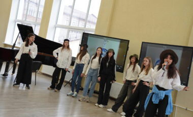 32_02-12-2024_10-04-44