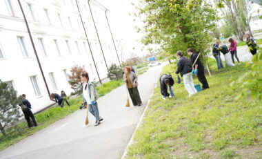 8_27-04-2025_22-05-48