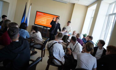 4_08-05-2025_19-35-25