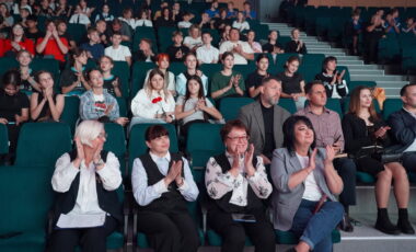 В Год защитника Отечества в школе состоялось значимое мероприятие — турнир по фиджитал-спорту «NevskiyPhygital-2025», посвящённый памяти Героя специальной военной операции Кочанжи Павла Сергеевича.